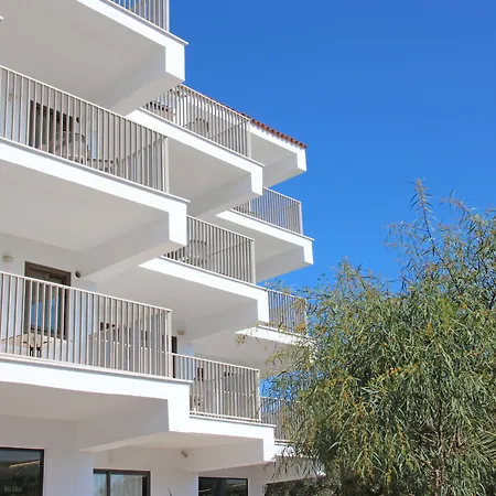 Hotel apartamentowy Niu D'aus 3*